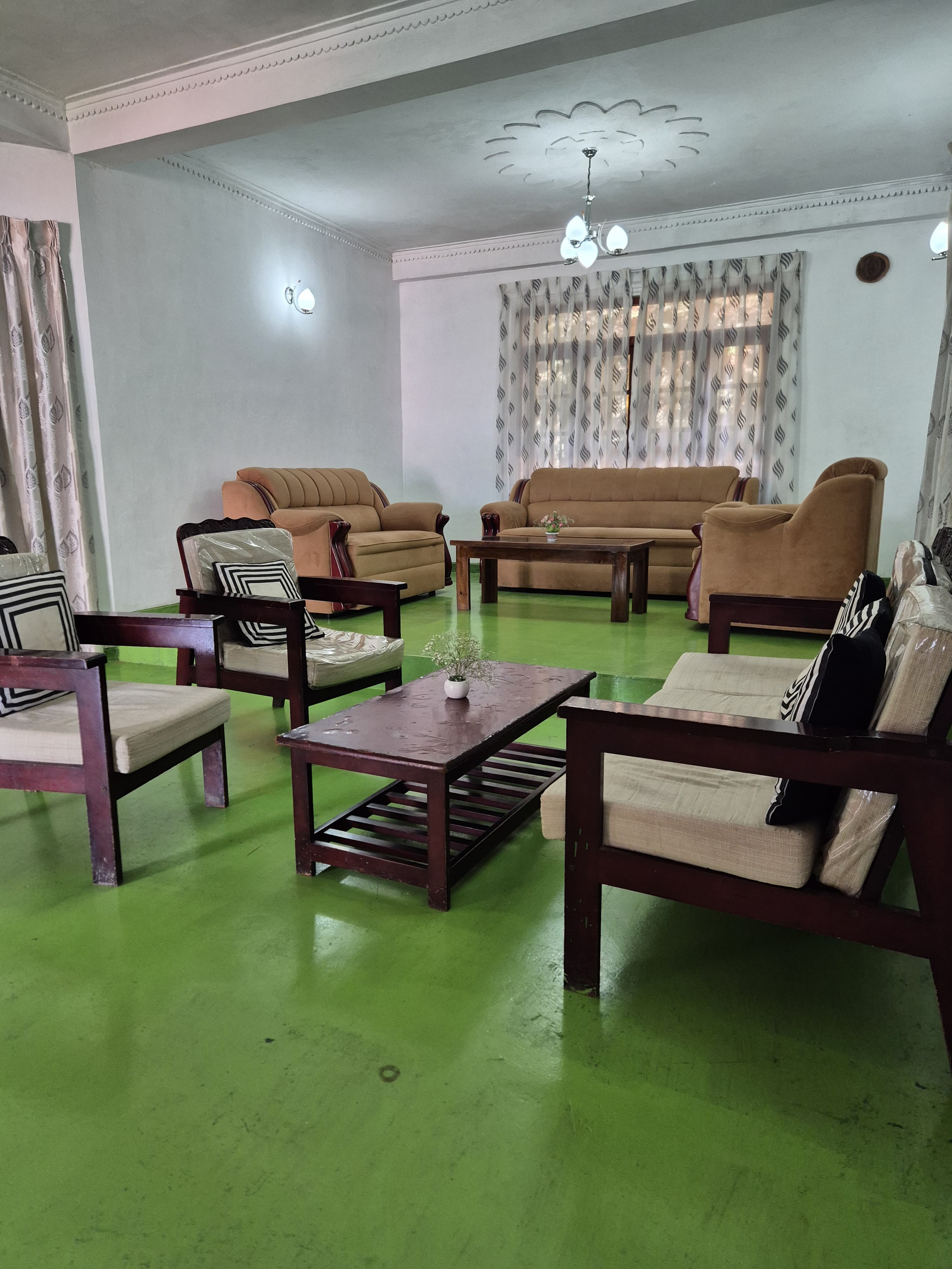 Velvet Vintage Villa - Image 14